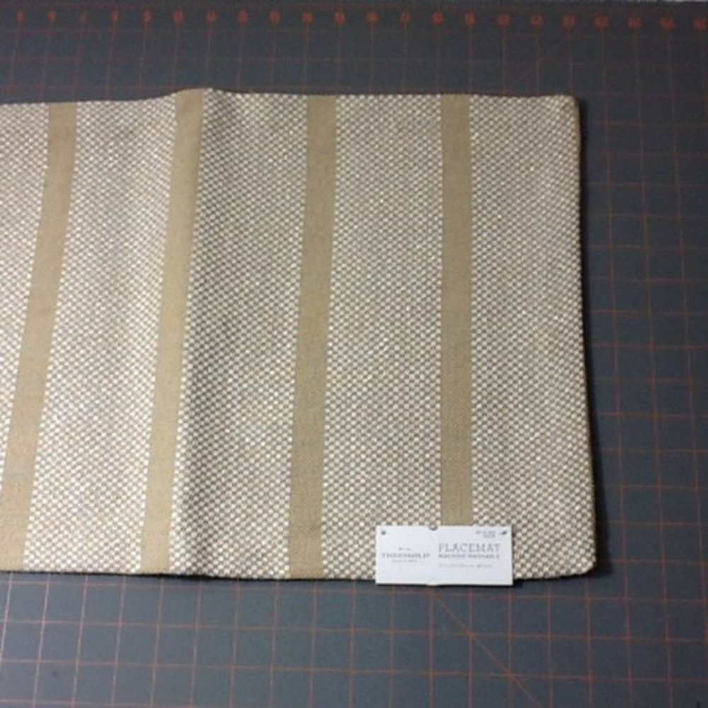 HOLD for Jackie*  Quality & Design Gold and Silver Holiday Placemats NWT - Picture 2 of 3